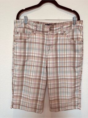 Vintage Plaid Cotton Bermuda Shorts in Beige and Light Blue
